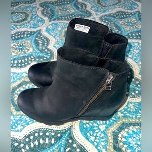 Women’s SOREL black wedge booties size 8